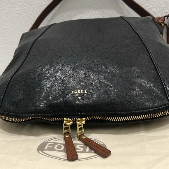 NWOT FOSSIL Gwen Hobo Expandable Pebbled Leather Bag with Dust Bag - Picture 11 of 17